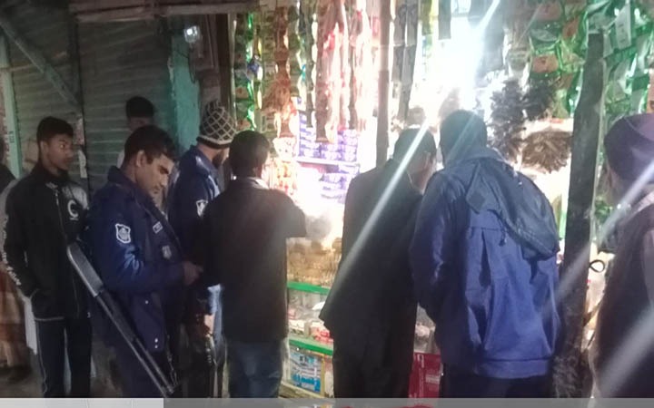 নেত্রকোনায় রাজস্ব ফাঁকি দেওয়া বিড়ি জব্দ, ব্যবসায়ীকে জরিমানা